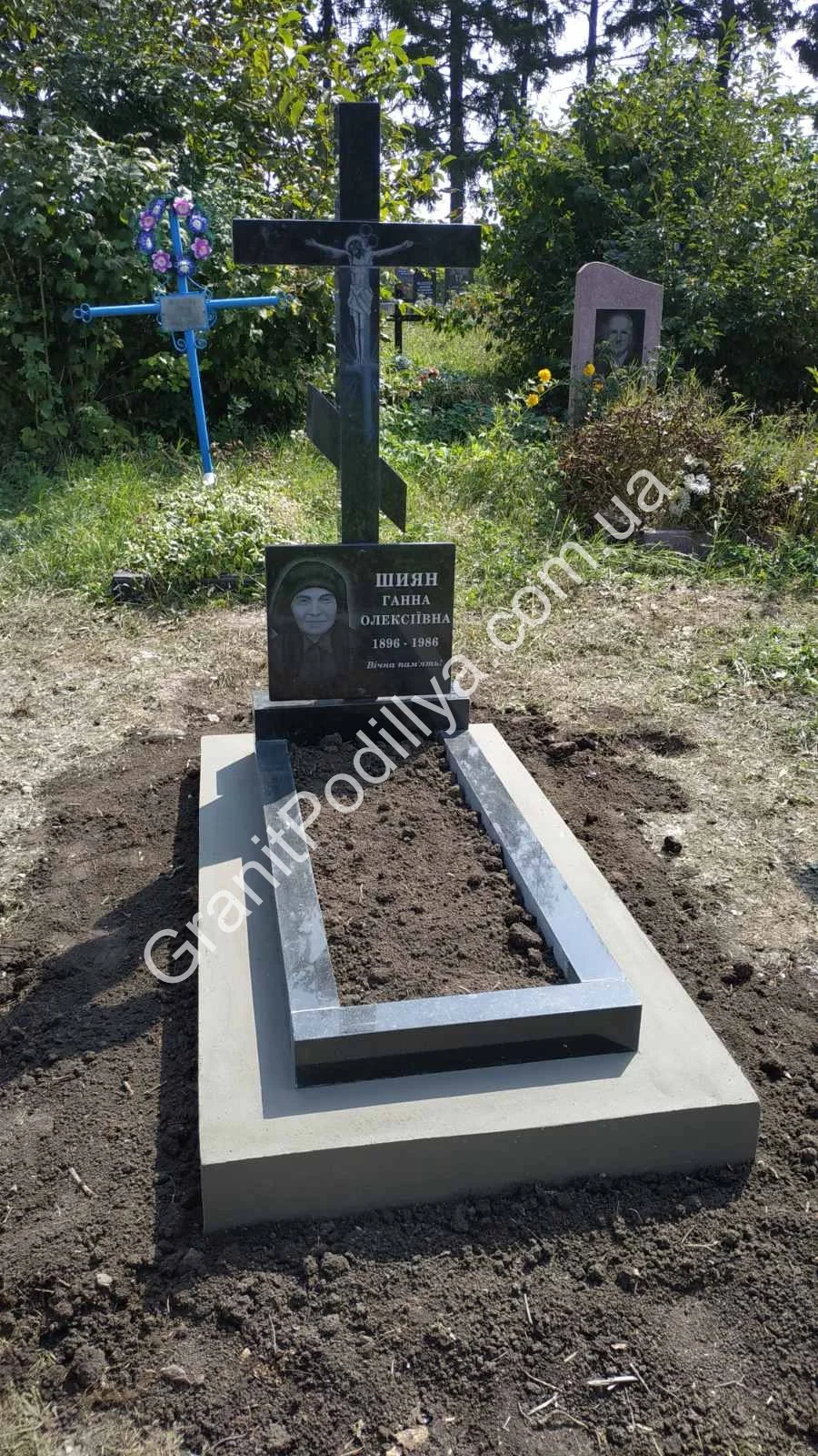 Подвійний пам'ятник з граніту - Кам'янець-Подільський | GranitPodillya